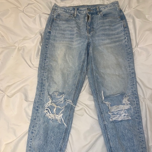 American Eagle High waisted mom jeans size 6 reg. - Picture 2 of 3